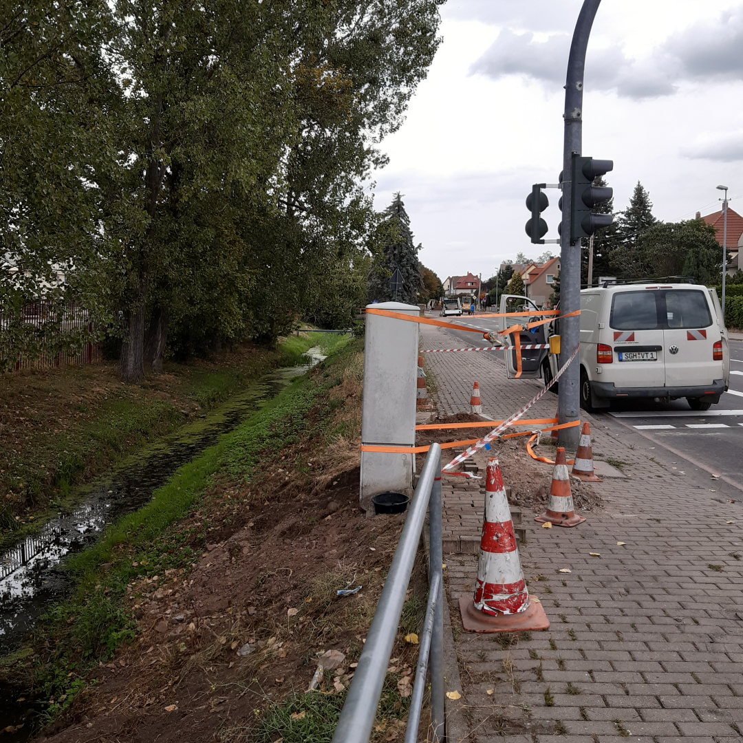 Bauarbeiten an einer Lichtsignalanlage. Bauarbeiten an einer Lichtsignalanlage.